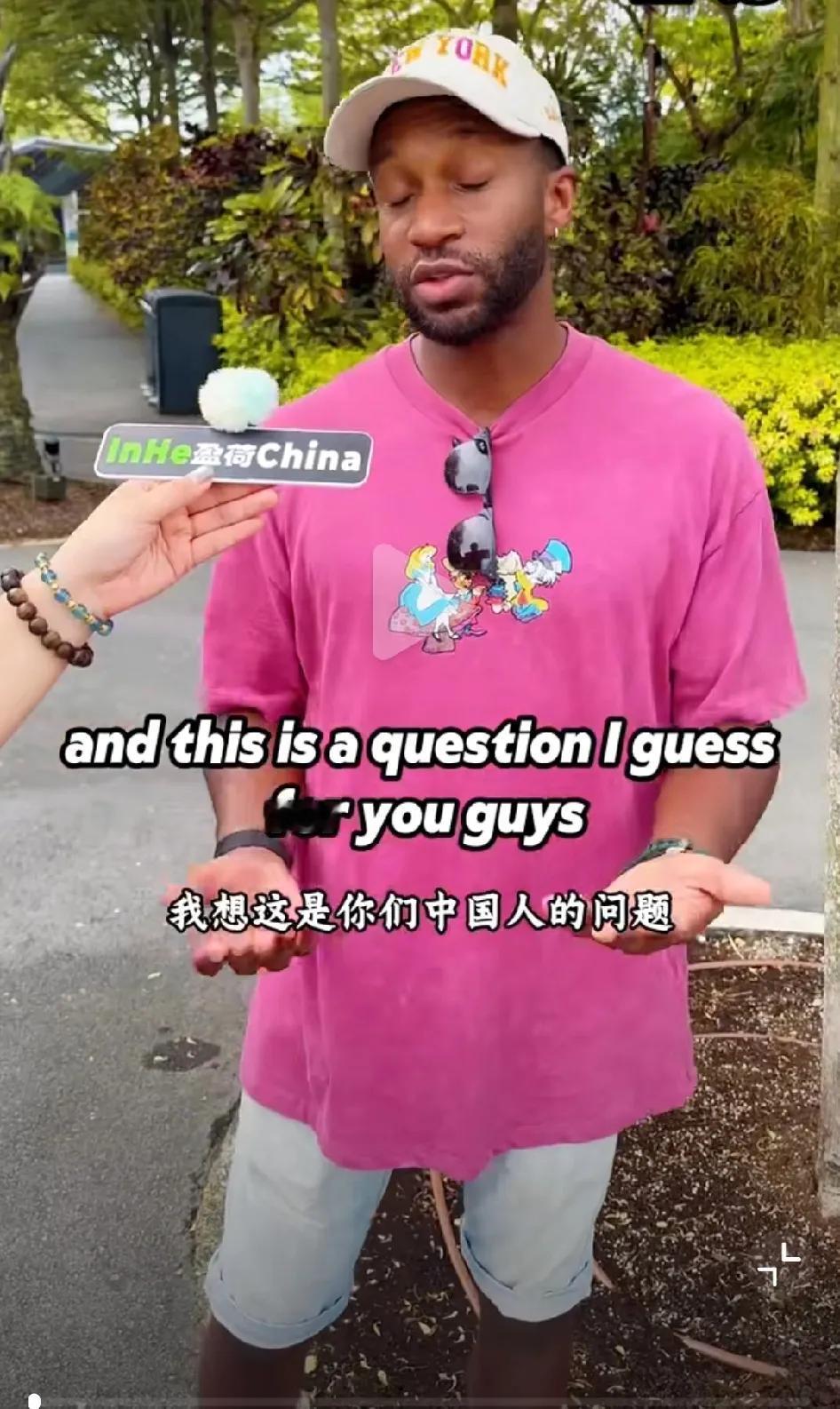 在被问到是否愿意去中国时，这个非洲男子的答案出人意料。一个非洲男子回答了中国