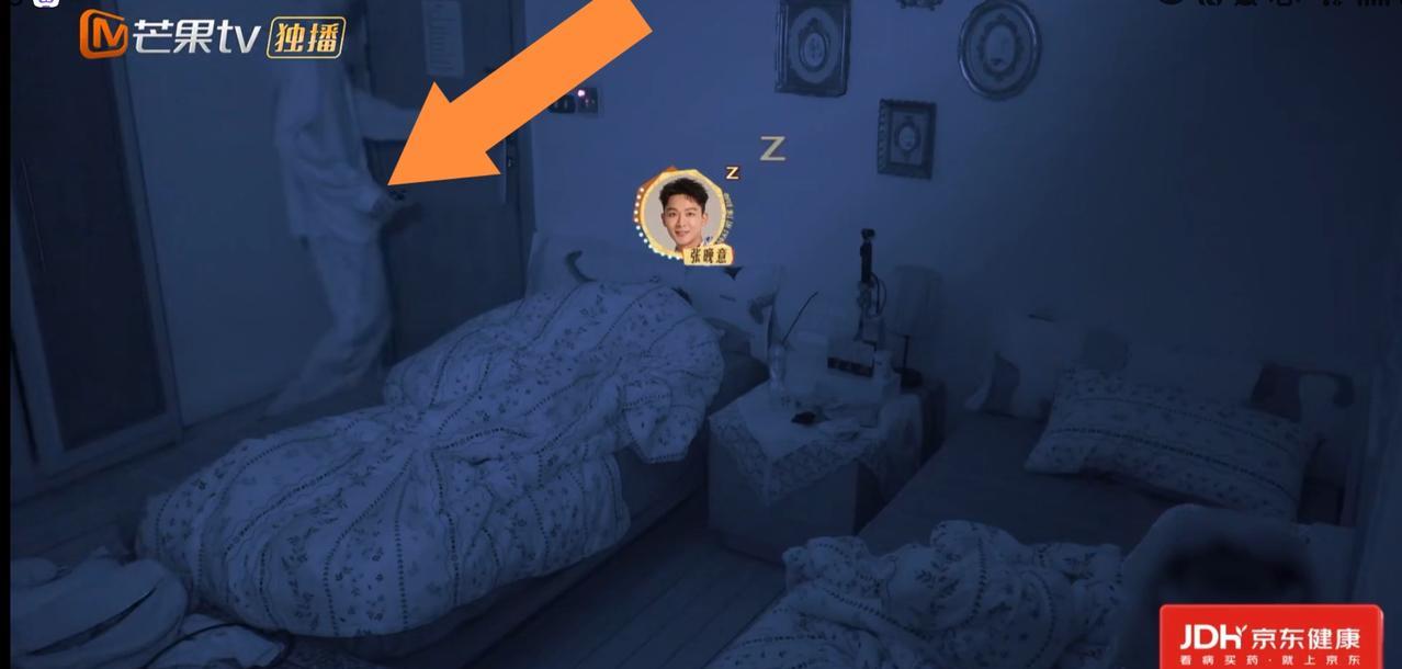 龚俊这样下去真的不行呀，你看，其他人还在睡觉，他又是第一个早起给大家做早