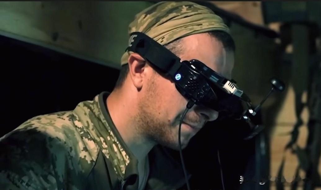 乌军袭击克岛油罐列车，沉重打击俄南线运输！克里米亚俄军油罐列车扎波罗热俄军南线后