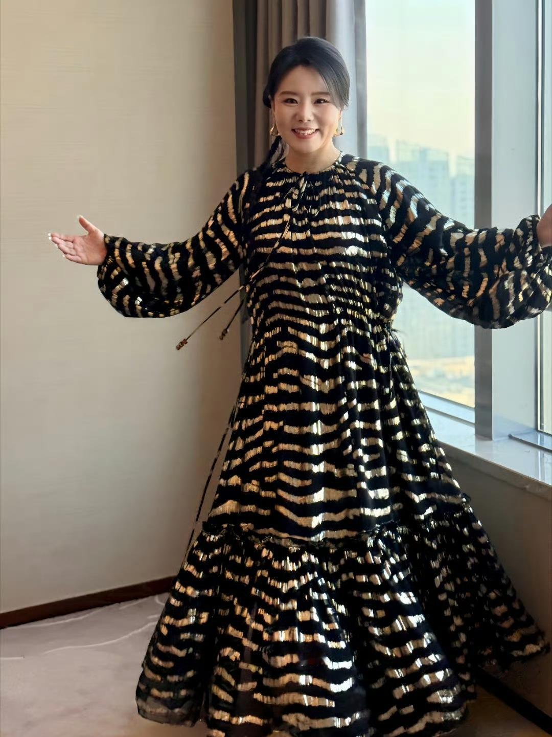 1月14日，歌唱家龚琳娜在个人账号晒出了两张照片，看完照片后我悟了：一个