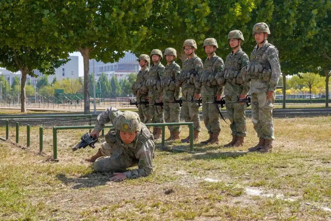 上了军校就进了保险箱，这样好吗？每年的7月份，都有一大批军校学员毕业分配到部