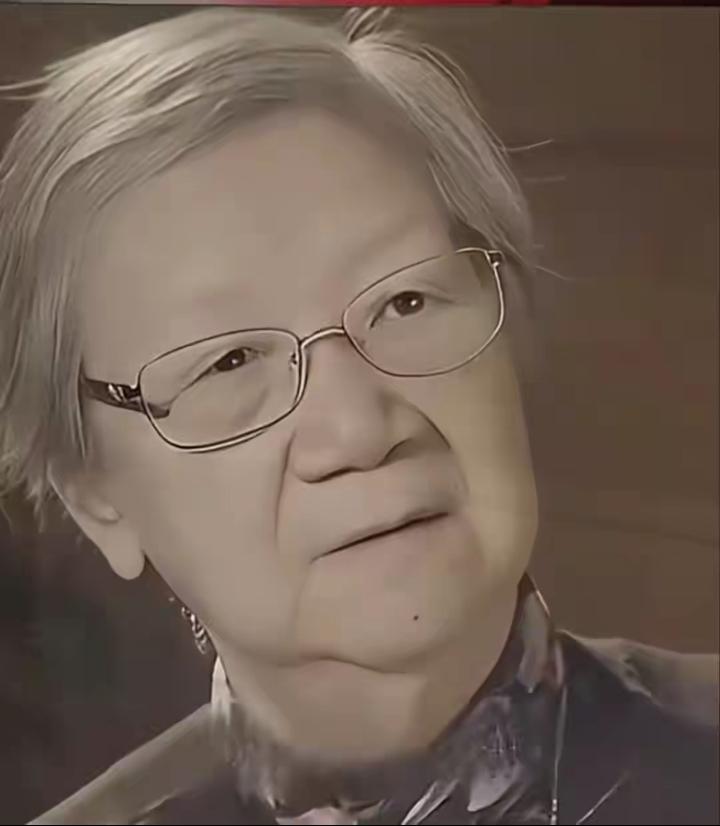 83岁刘思齐远赴板仓！一声“妈妈”喊来一辈子，看完让人泪目。真正的深情从不