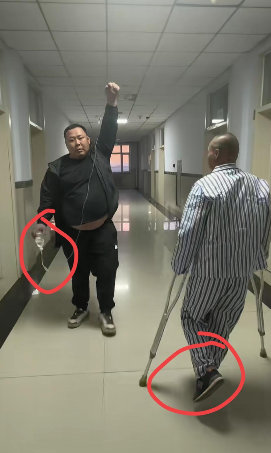 这就是缘分在医院的走廊上，卧龙与凤雏相遇，你俩是心真大呀，谁也不要笑话谁，一个
