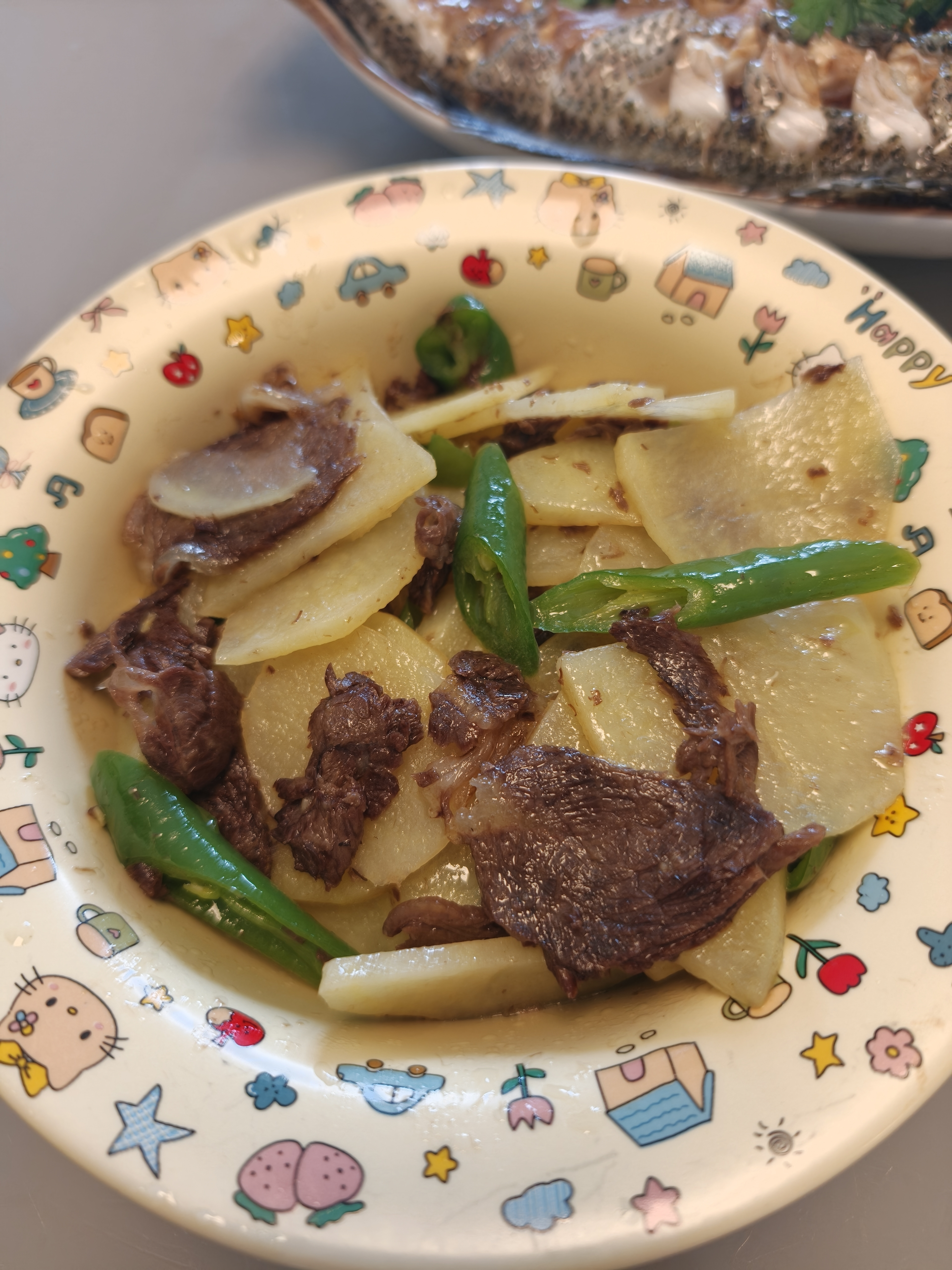 吃早饭了蒸鲈鱼冰箱小炒，就是有啥炒点啥绵白糖凉拌番茄，冰镇一下爱你们，么么哒女生