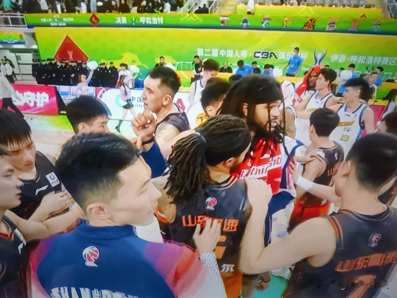 山东高速男篮获得俱乐部杯季军！大外援琼斯惊艳全场！刚刚俱乐部杯季军的