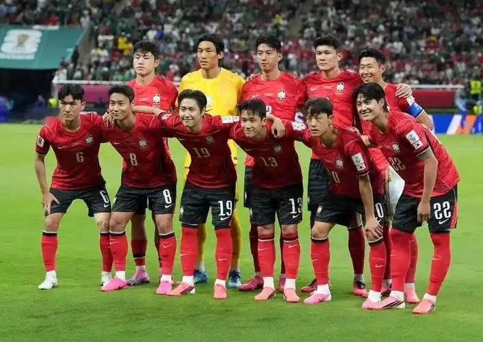 结合本届世界杯韩国队逆转捷克一战，不难看出中韩足球长期积累形成的客观差距，值得国