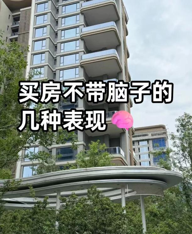 花300万买的婚房，收房那天被拦在门外，物业说“不交这5笔钱，钥匙别想拿！”她当