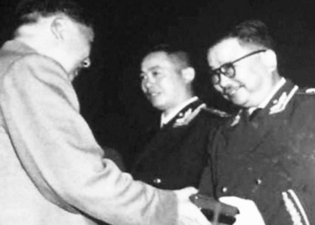 1955年，毛主席看到拟定的开国上将名单后，脸色沉了下来，语气严肃地问身边同志，