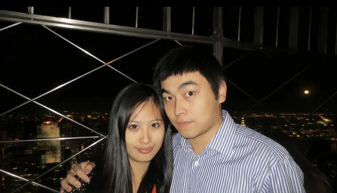 许晟骜这波操作，真不是“糊涂”，而是典型的“身在福中不知福”。原配皮肤虽黑，但五