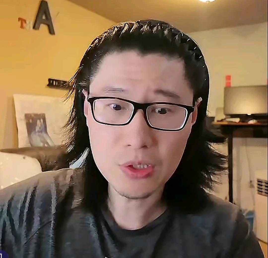 申花球迷蓝血大兵表示，海港球迷期待的事情最终并没有发生。在上海申花客场以单外援