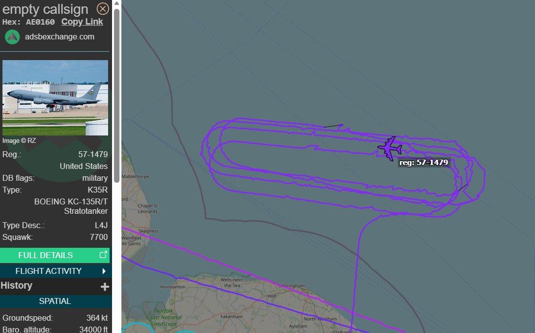 美军1架KC-135R空中加油机挂出7700紧急代码，现在正在英国海岸附近盘旋，