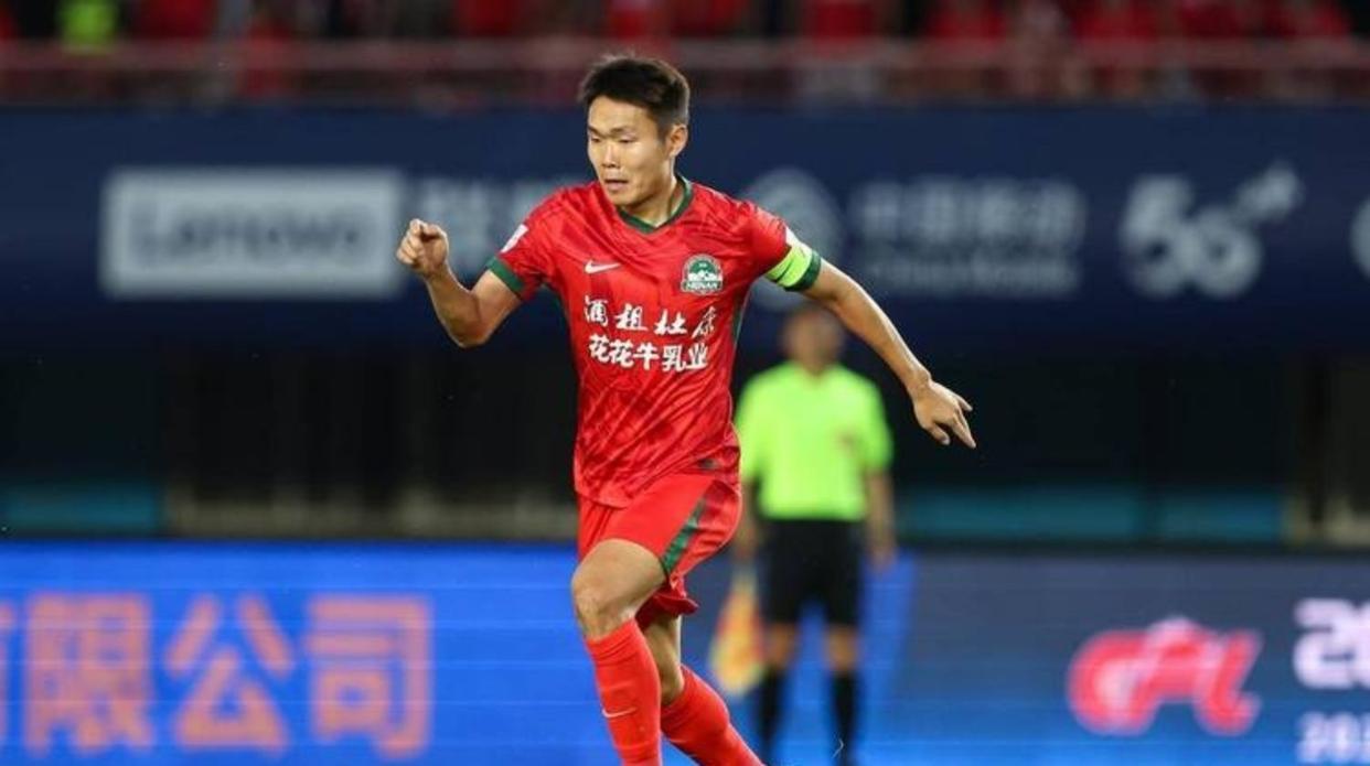 申花下赛季可以考虑引进河南队长王上源！毕竟王上源还年轻！也是国足绝对主力！另外王