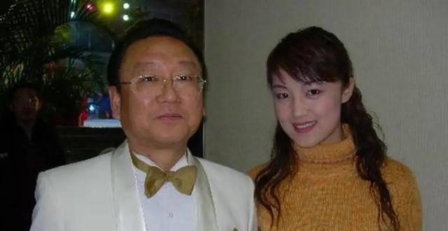 “我是蒋大为的情人，他欠我90万不还，有欠条为证。”2004年一女子自称是