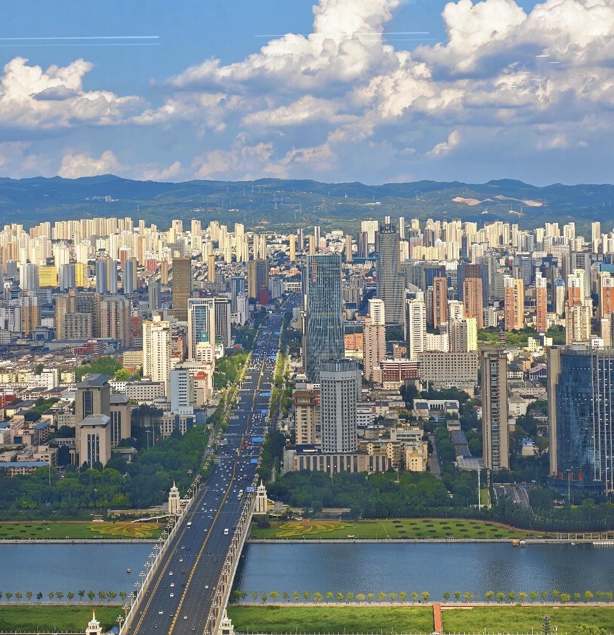 迎泽公园太原是一座被严重低估的城市，这几年城市建设特别好，在山西千年文化的加