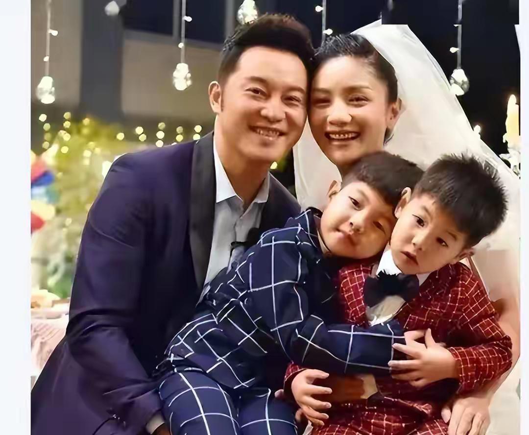 沙溢和胡可是娱乐圈中少有的一对模范夫妻，他们俩多年感情稳定，处事低调，踏踏实实演