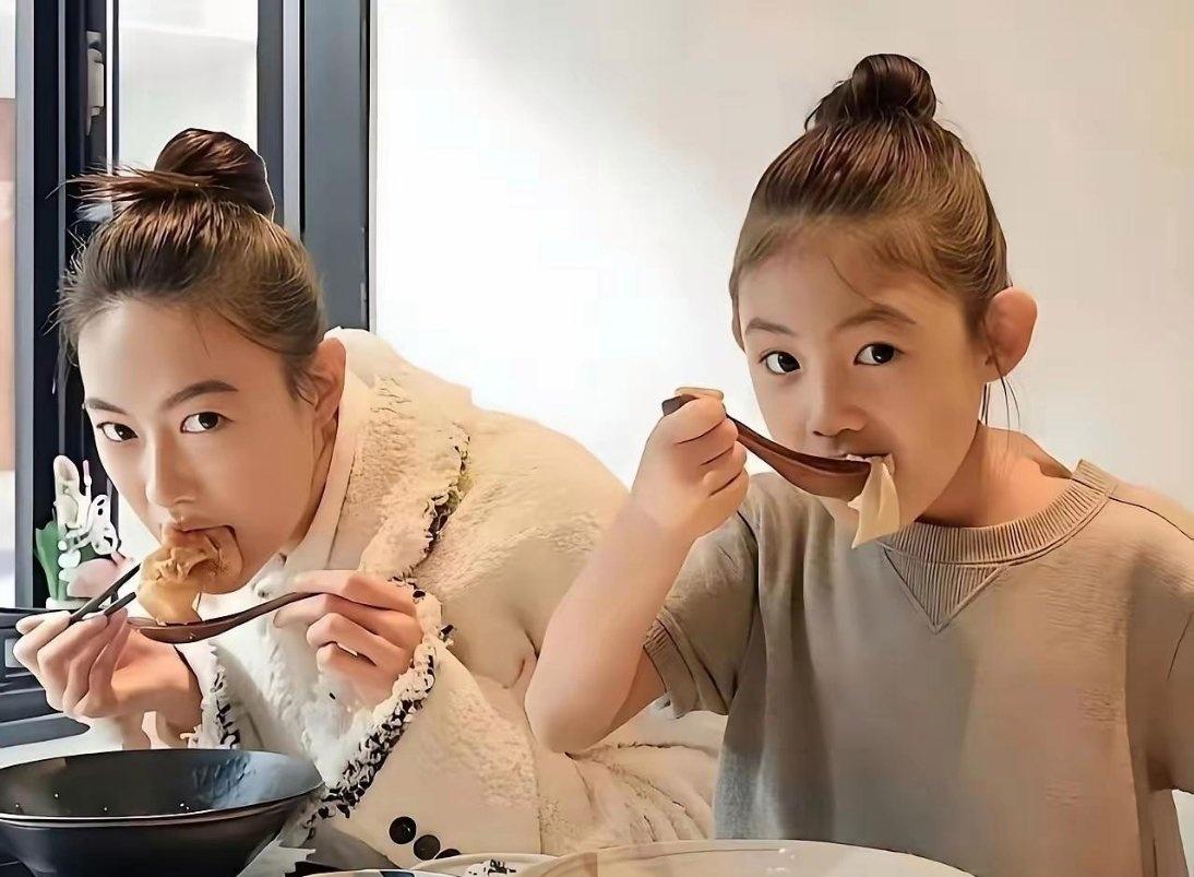 陈冠希女儿Alaia和秦舒培简直复刻脸，我看完直呼太神奇​​​