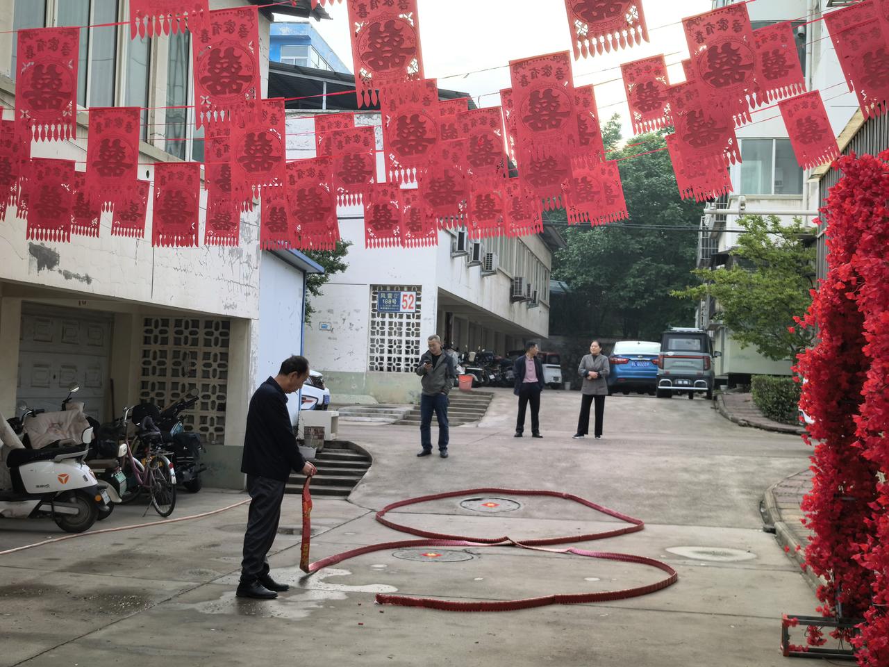 三十多年前，我的一个被逼无奈，竟然成了受人唾弃的人。原来我在市里一个摇摇欲坠