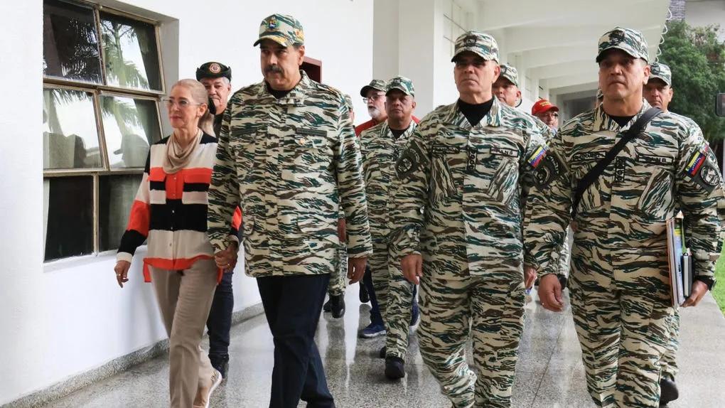 身着虎纹迷彩制服的委内瑞拉总统尼古拉斯·马杜罗