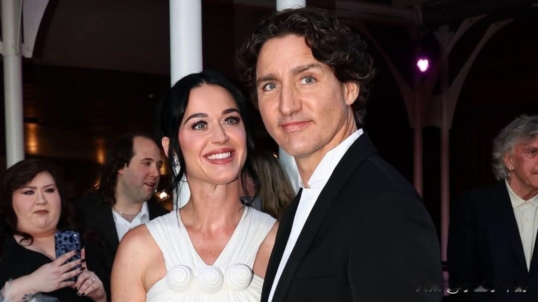 KatyPerry和OrlandoBloom9年情断后，闪电搭上大她13岁