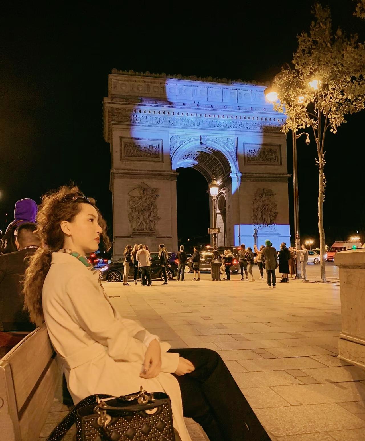 一段令人深省的话性学家李银河说：世界上几乎所有的人都是为两样东西而活着，一个是钱