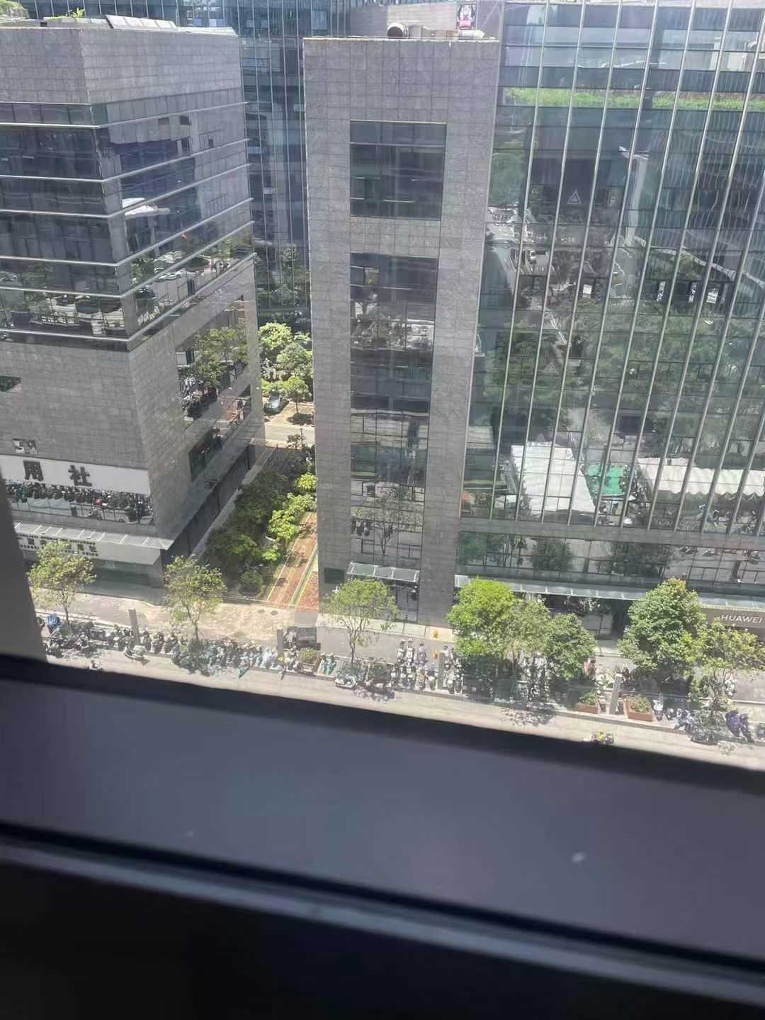 公司风水外局5要素，聚气生财！前有明堂→大门外开阔、整洁，忌杂乱遮挡（聚财