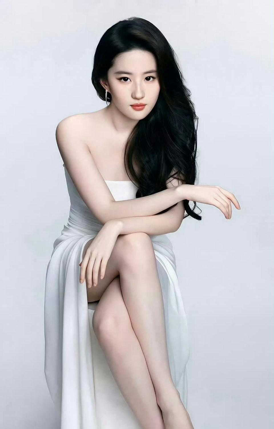 刘亦菲裸足真的好美啊