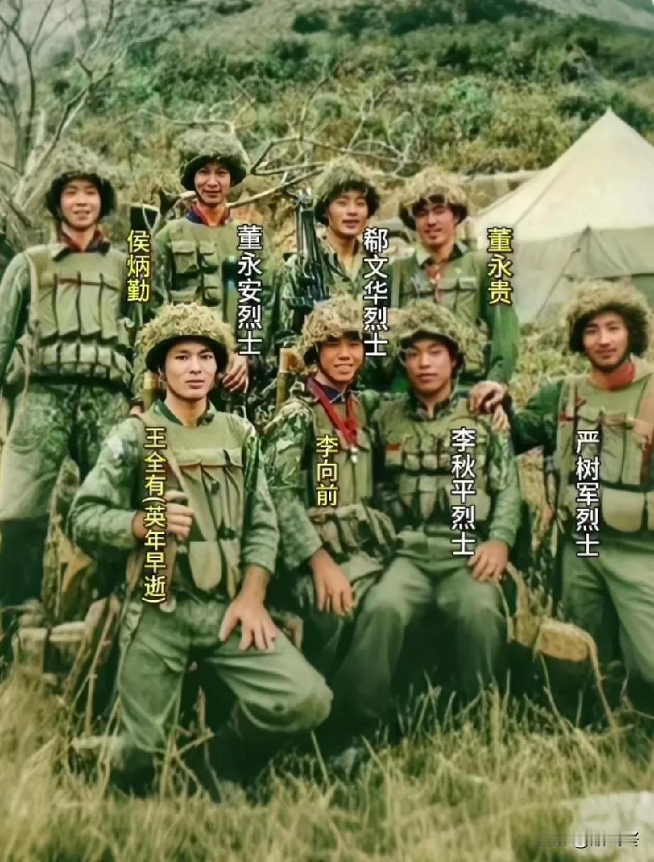 1987年“黑豹行动”，行动前突击队队员合影留念！8名勇士全副武装，眼中满是对