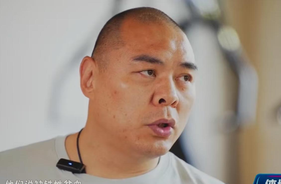 拳迷错怪张志磊了，体能糟糕是病情注定的！很多网友吐槽中国重量级拳击明星张志磊体能
