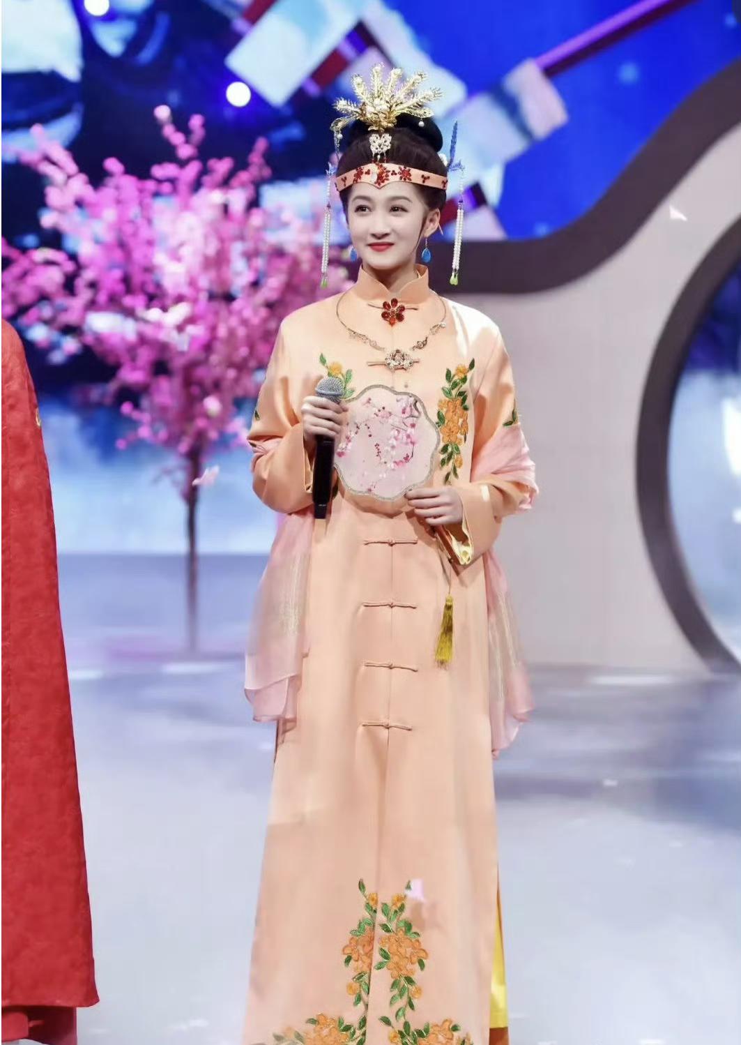 怎么突然传出来，原来关晓彤才是林黛玉最初人选，可是这么元气满满的她真不适合林