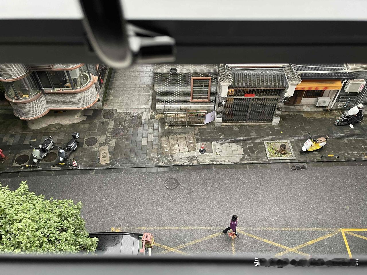 来桂林游玩原来真的是不能完全看天气预报，此时此刻应该在下大雨才对，可是窗外却没下