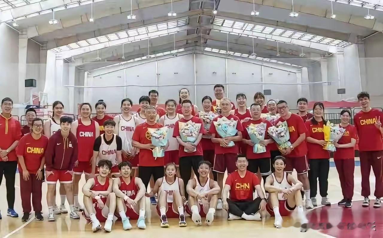 中国女篮和尤文图特热身赛，果然没有李梦和王思雨，由韩旭和张子宇领衔！​新女篮
