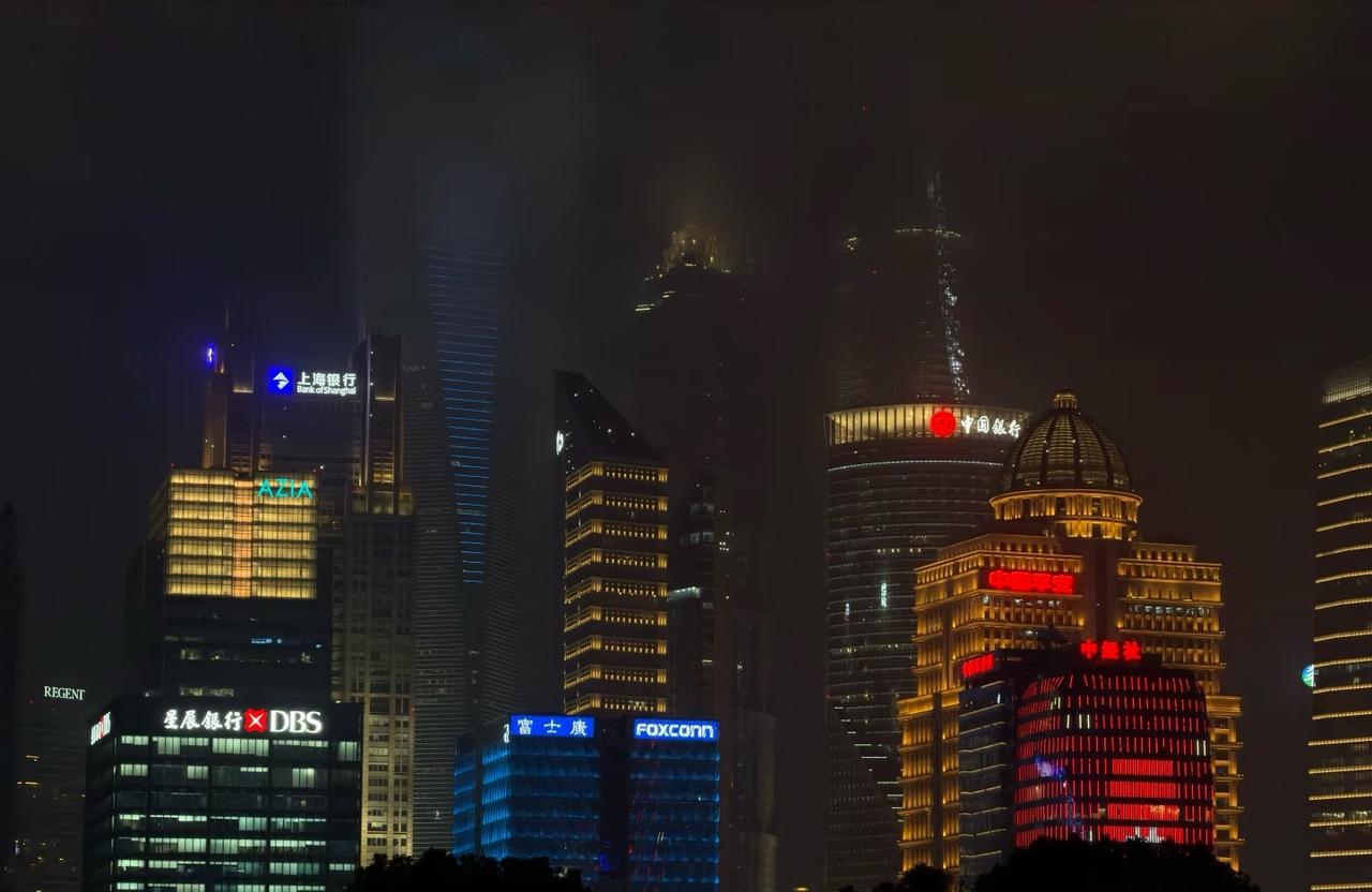 一线城市真的已经拥堵到不宜居了……这段时间频繁在上海出差，相比几年前拥堵了太多