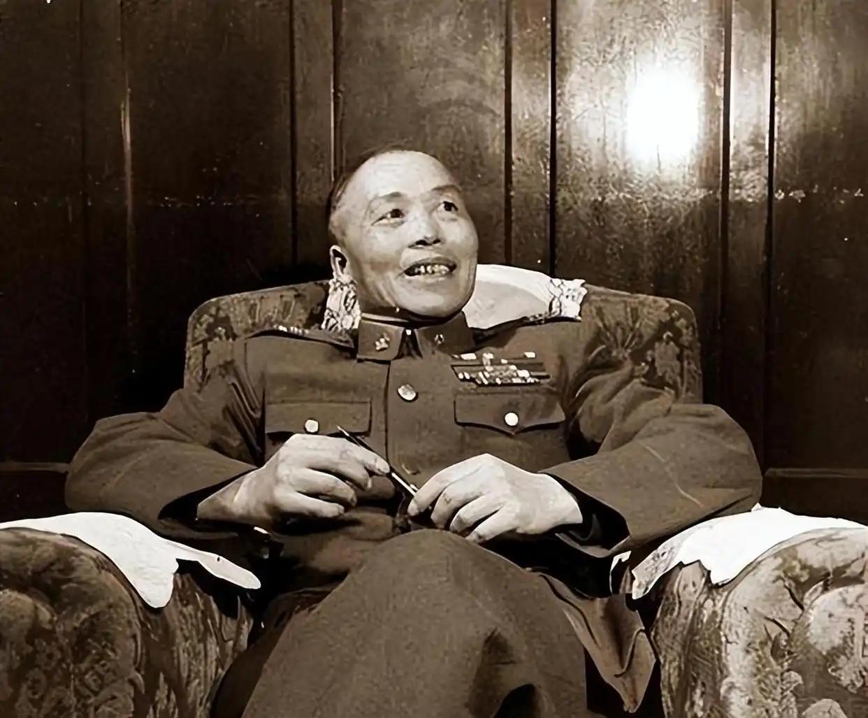 李宗仁少年时一段往事：一双舍不得穿的布鞋，差点耽误一生！李宗仁6岁跟着当私塾先