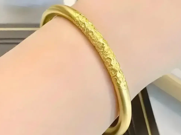 心碎了一地！金价这是彻底失控了吗？