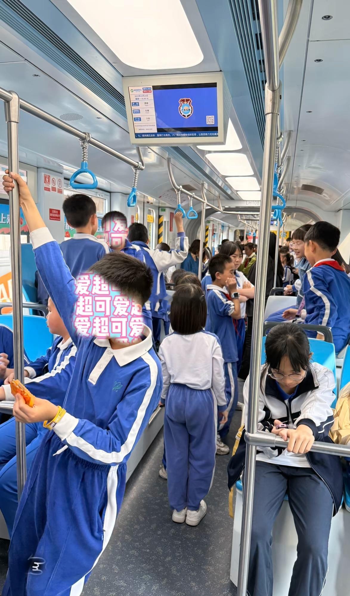 在深圳长大的孩子都有一个什么特点？不会讲老家话，爱穿校服，很松弛～​​​