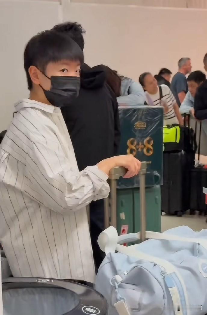 太感动了！球迷为了见莎莎等了6个小时!“美国大满贯”国乒队等大巴车回酒店，球