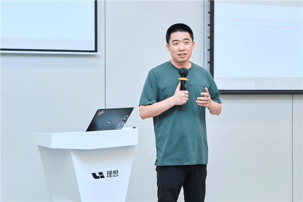 李想称将调整公司经营模式据报道，在理想汽车在Q3财报电话会上，CEO李想围绕组织