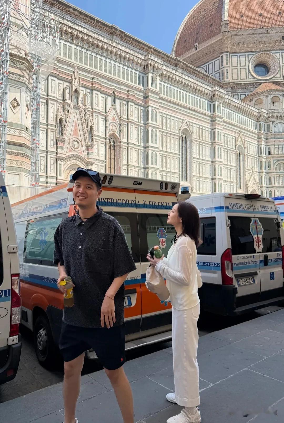 李纯和马頔这对恩爱夫妻，现身西班牙旅游，李纯私下里好仙啊，这身材也好极了！马頔
