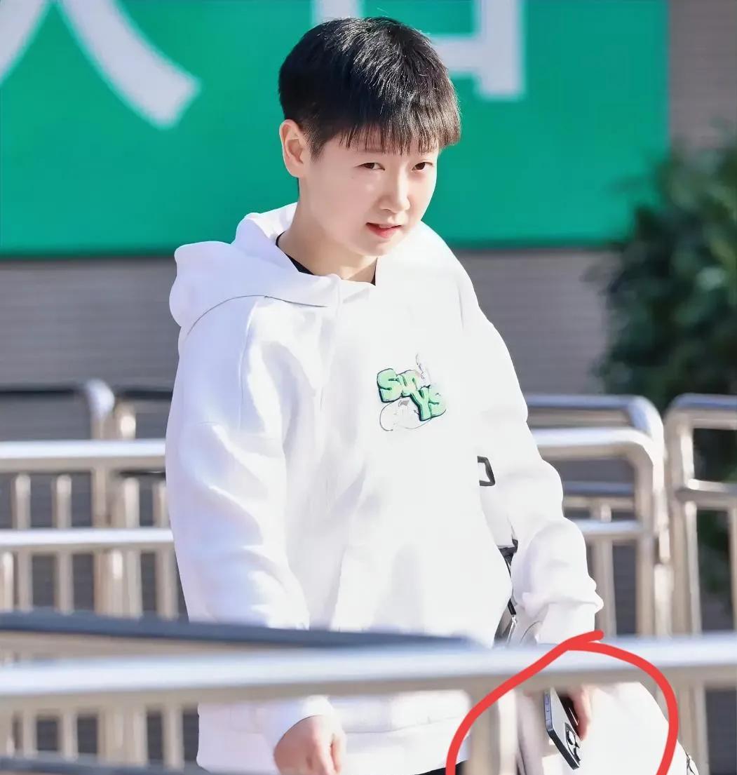 不是针对任何人，就是问一下国际乒联，世乒赛抽完签还能临时改赛程，这规