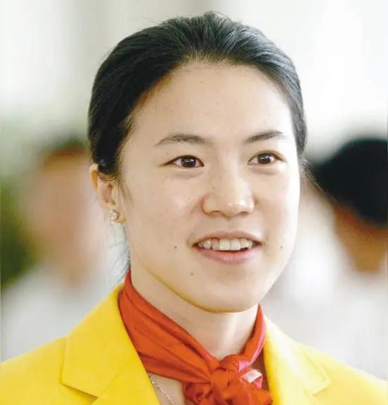 你的教练敢摔碎球拍吗？马龙见到王楠都会移开视线。男队员陪她练球要咬紧后槽牙。