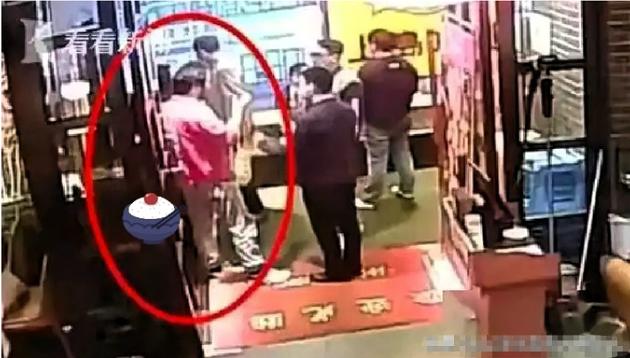 上海和平饭店这回的处理，看完真心解气。六位外籍食客吃完六千八百多的饭菜，转头就故
