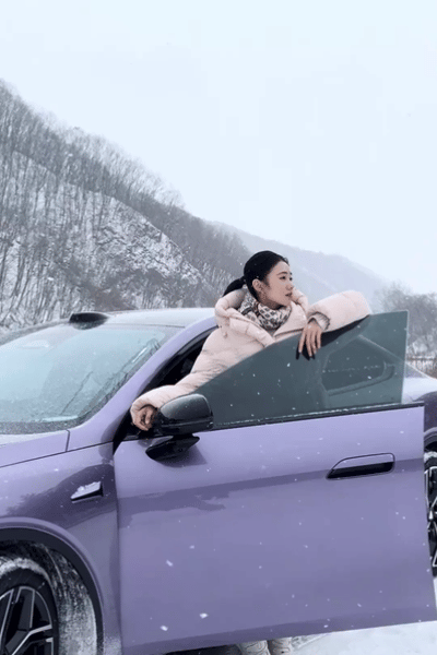 内测官刘浩存申请出战咱就说我不管！这个刘浩存就是反差感的神啊，这张软萌的脸蛋，直