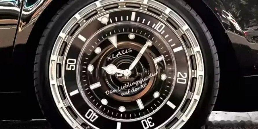 这劳斯莱斯幻影得值多少钱？劳斯莱斯幻影把劳力士“水鬼腕表”装在车轮上。据说是珠宝