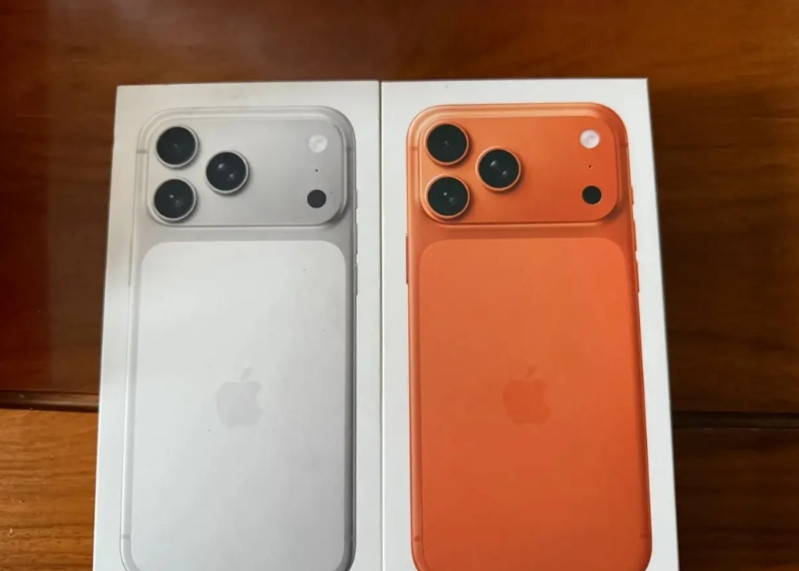 不知道大家信不信今年的屏幕绝对不一样我今年买了5台iphone17其中4台是