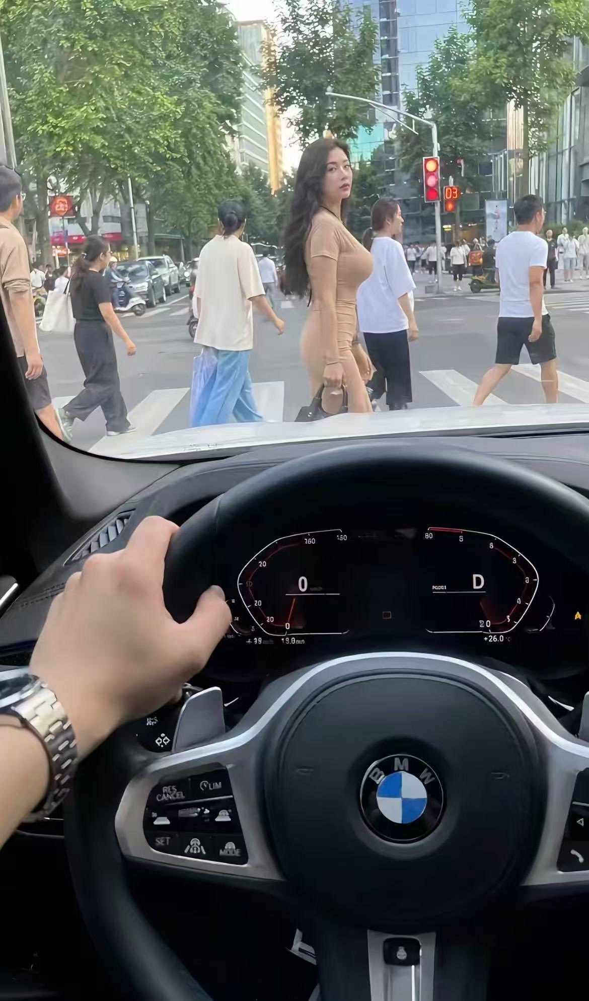 男的为什么都喜欢人妻
