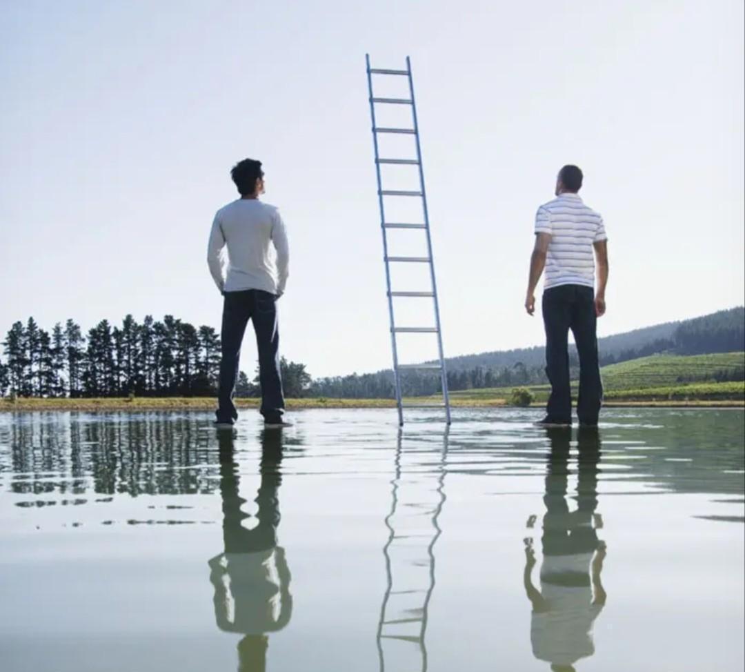 村里一个男人四十岁，车祸去世，赔了八十万。他和媳妇是二婚，婚后有个儿子，已经六