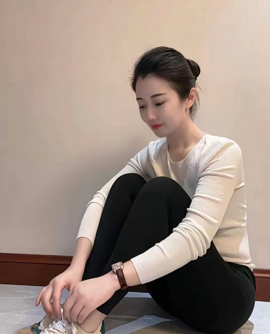 余生漫漫，愿我们都能修得这般心境。吃苦不抱怨，欢喜不张扬，遇事不慌乱。守一颗安然