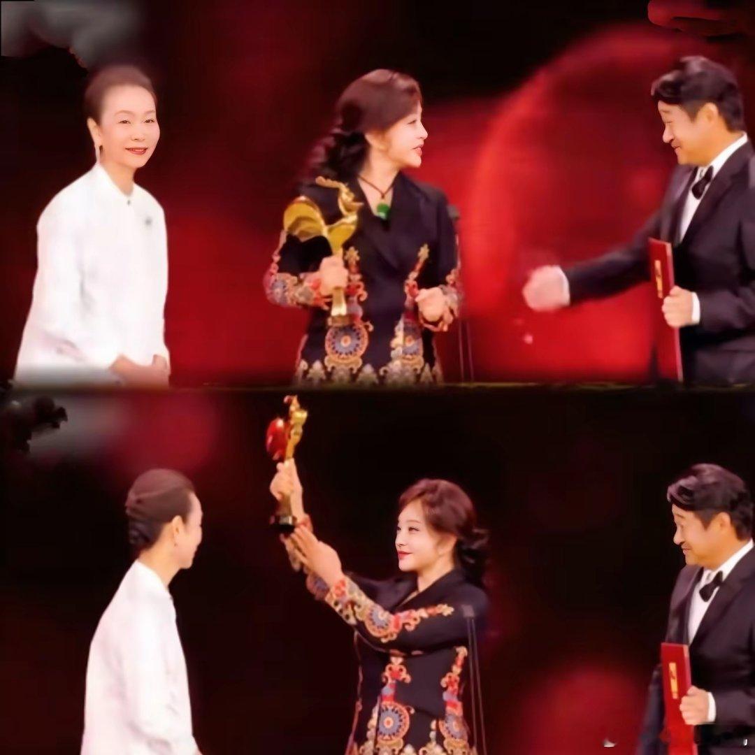 现在回过神来大家才明白为什么当年刘晓庆会对奚美娟做出奇怪的动作，原因很简单，都在