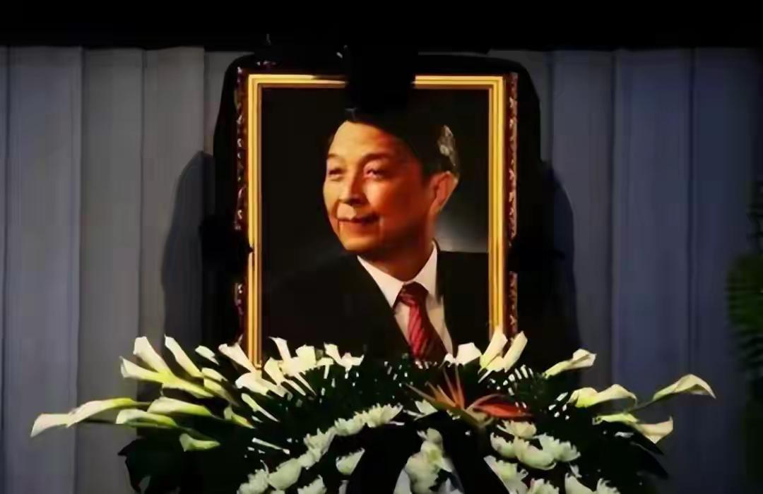 他曾是胡书记的得力助手，担任过贵州省委书记，临终请求葬回故乡他曾是胡书记的