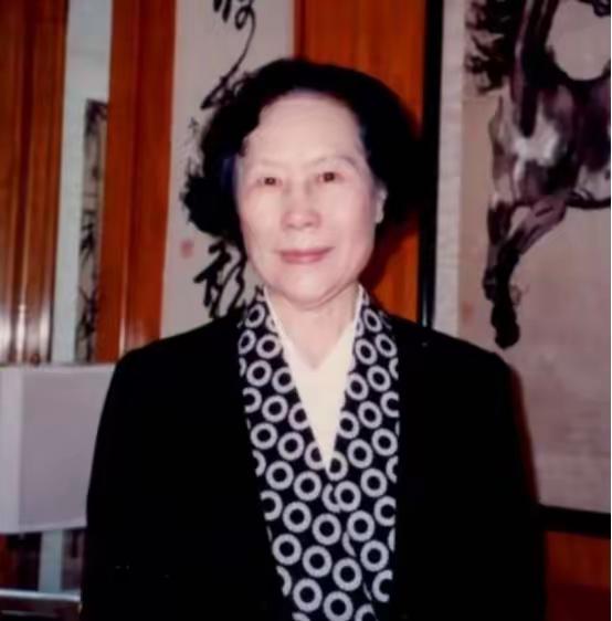 1953年秋天，北京城里的梧桐叶子开始发黄。那年中秋前两天，徐悲鸿参加一个文艺界